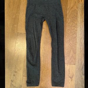 Gray seamless leggings. Fit like a small